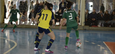 Meninas do futsal buscam mais um ouro